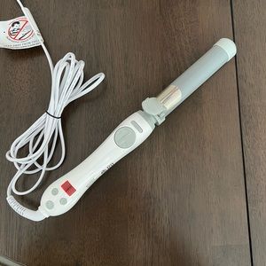 Beachwaver Rotating Curling Iron S1.25 - Brand New